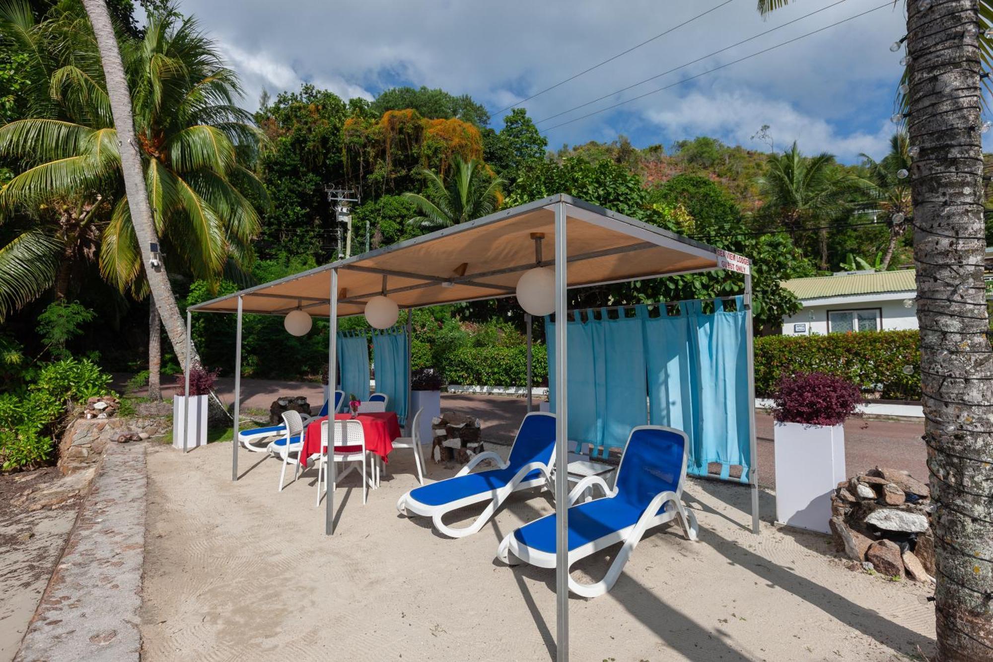 Sea View Lodge Baie Sainte Anne Exterior photo