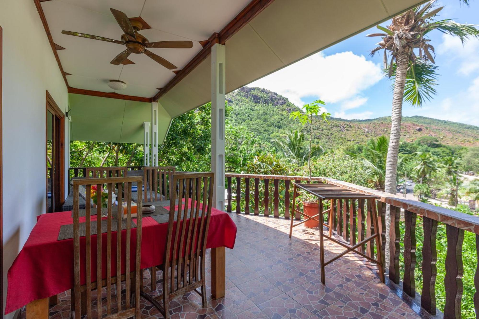 Sea View Lodge Baie Sainte Anne Exterior photo