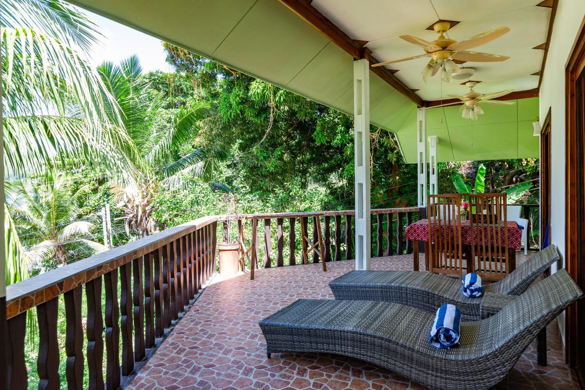 Sea View Lodge Baie Sainte Anne Exterior photo