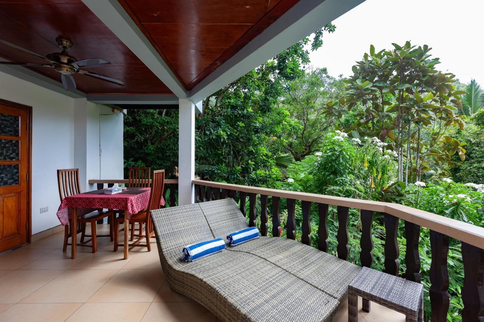 Sea View Lodge Baie Sainte Anne Exterior photo