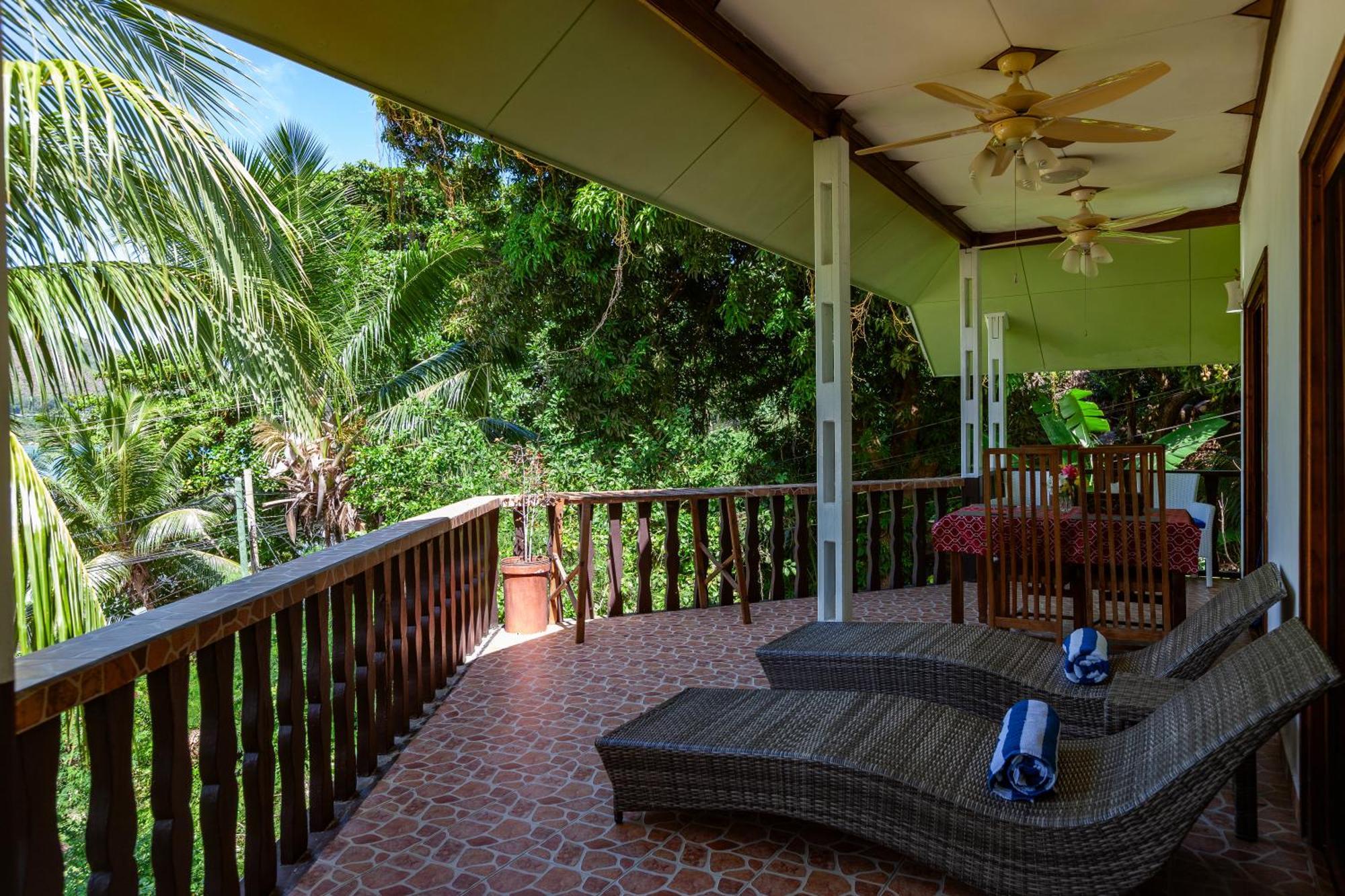 Sea View Lodge Baie Sainte Anne Exterior photo