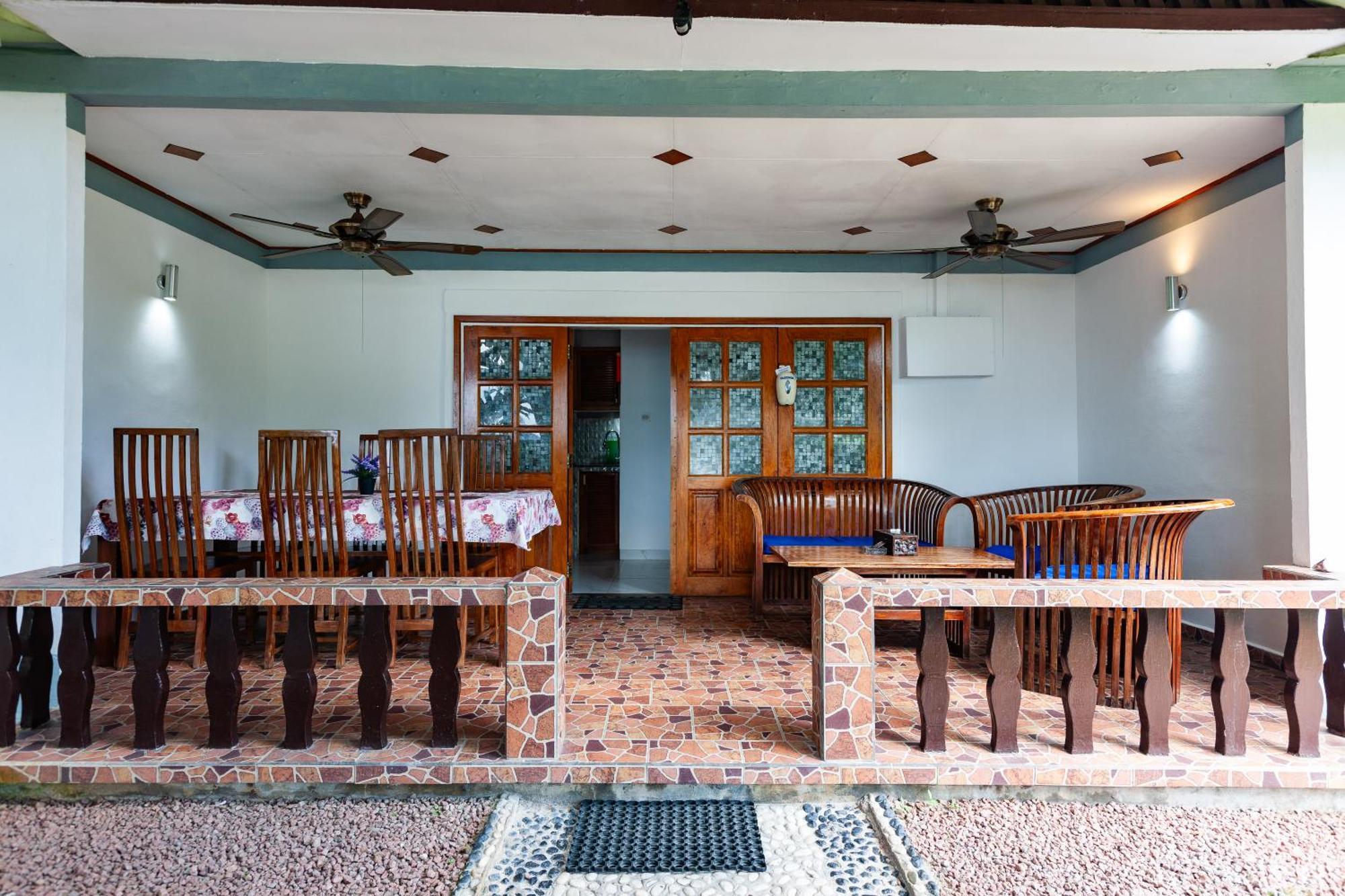 Sea View Lodge Baie Sainte Anne Exterior photo